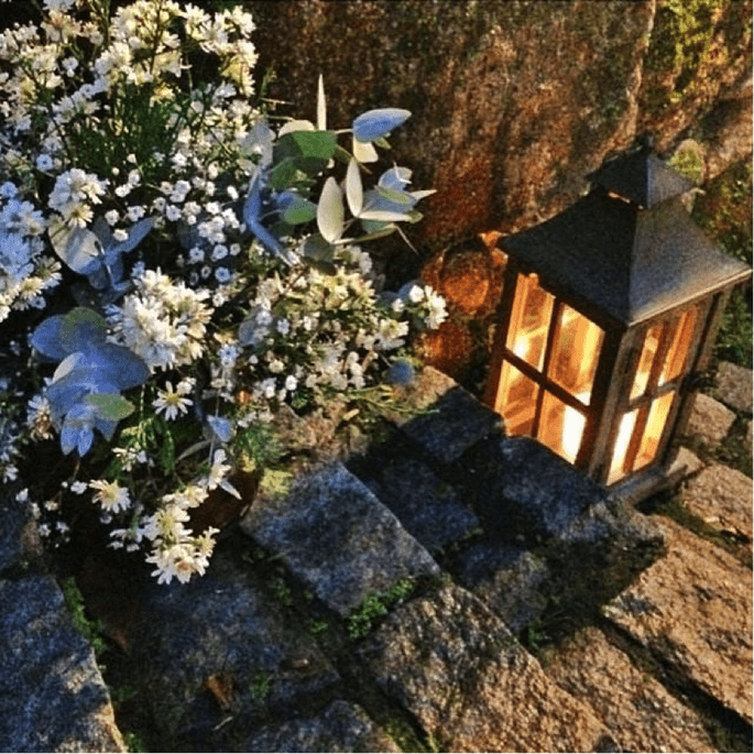 Decoração de casamento com aster, gipsofila e eucalipto