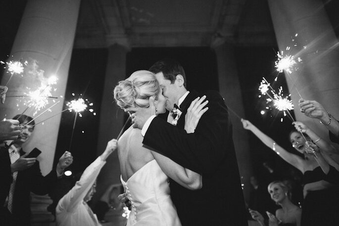 Luces de bengala en tu boda - Foto The Studio B Photography