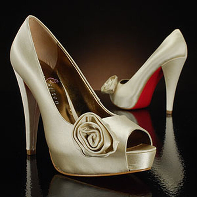 La collection de chaussures de mariée de Paris Hilton