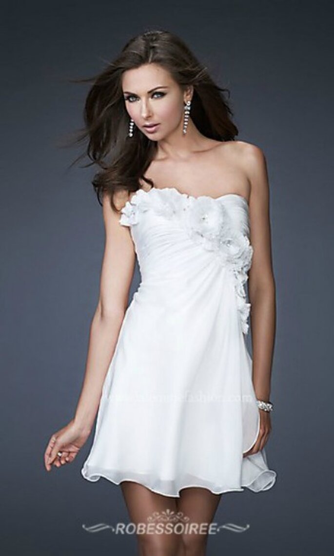 Mariage civil : on mise sur une robe courte blanche - Photo : Robes de Soirée