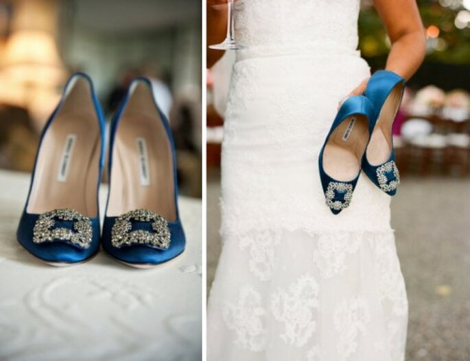Zapatos de novia en color azul de Manolo Blahnik - Foto Laurie Bailey Photography y Sylvie Gil Photography en Style me Pretty