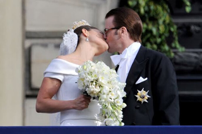 Beso de la última boda real, la de Victoria de Suecia y Daniel Westling