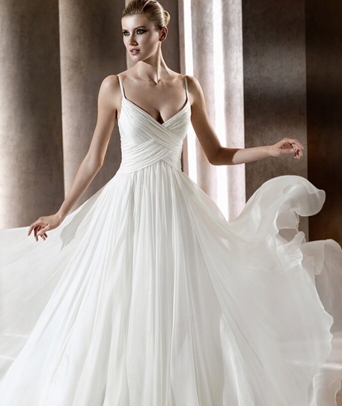Vestido de novia con líneas asimétricas. Elie Saab 2012