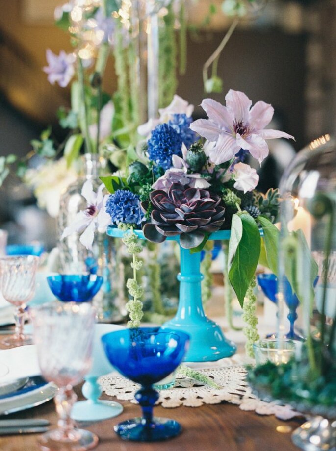 Tus montajes de boda con un contraste perfecto en color azul - Foto Melissa Kruse
