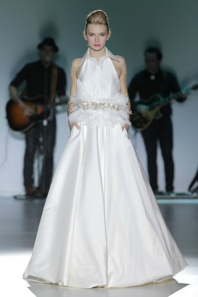 Robe de mariée Isabel Zapardiez - Colección 2014. Photo: Barcelona Bridal Week