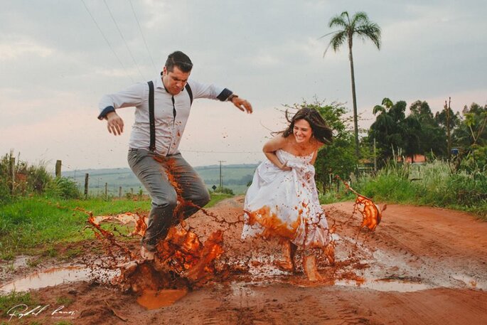 Ensaio de casal na lama Foto: Raphael Ranosi