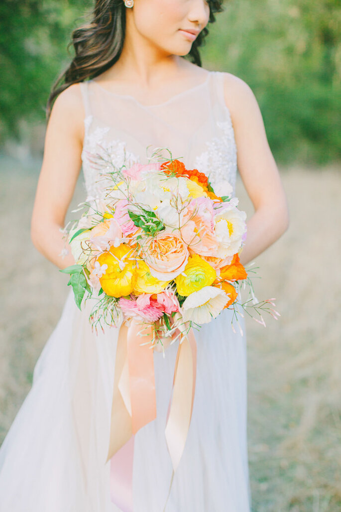 Un ramo de novia con los colores perfectos para acompañar tu estilo - Foto Avec L'Amour Photography