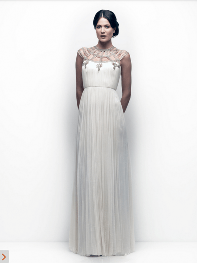 Vestido de novia con escote ilusión inspirado en las armaduras griegas - Foto Catherine Deane