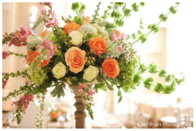 Los centros de mesa con flores más elegantes para una boda en 2014 - Footo Kate Byars Photography
