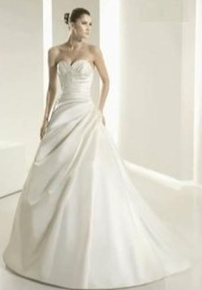 Colección de vestidos de novia en satén White One 2011