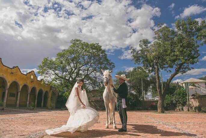 Novios vestidos de discount charros