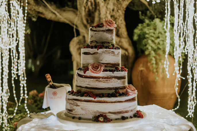 wedding cake a strati, rose rosa