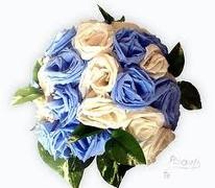 Rosas en blanco y azul: perfectas para una boda en primavera