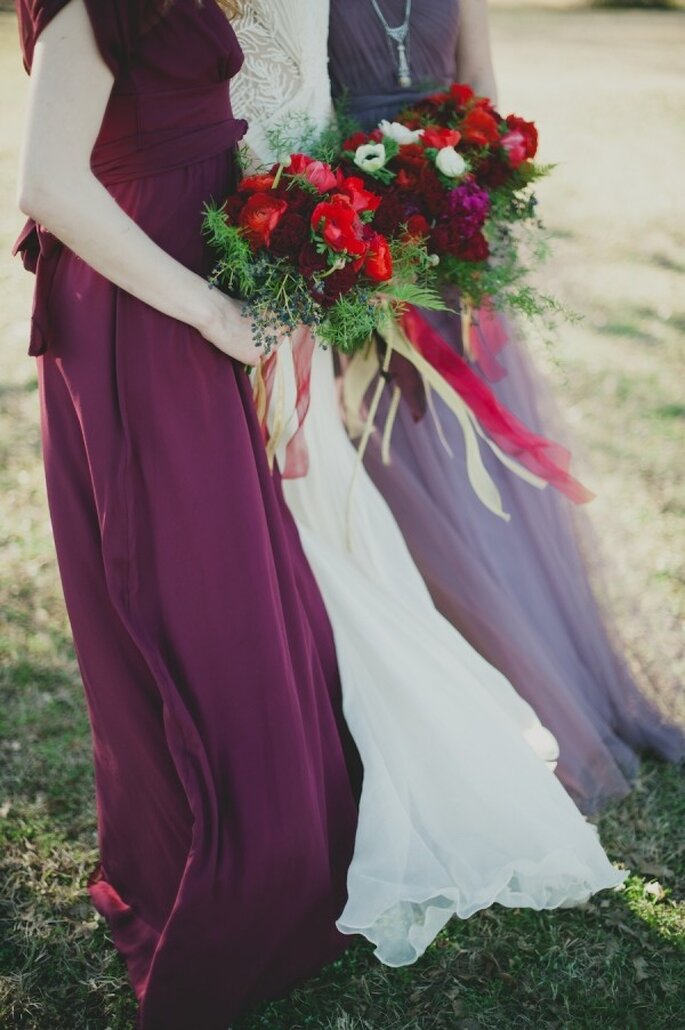 Elige vestidos con un contraste de tonalidades para que tus damas luzcan increíbles - Foto Sarah McKenzie Photography