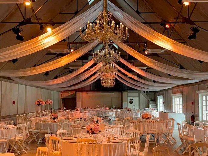 Décoration chic pour une réception de mariage au Domaine des Fontenelles 