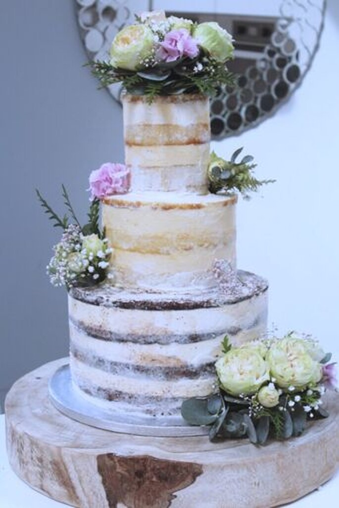 Wedding cake fleuri chic et sobre