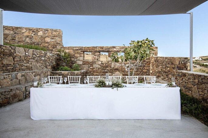 Réception sur une terrasse en pierres authentiques - The Secret View