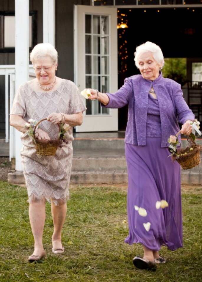 Idea 'top': Que damas de honor sean abuelas los novios