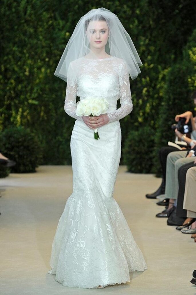 Vestido de novia 2014 con mangas largas, escote ilusión y silueta sirena con falda voluminosa - Carolina Herrera