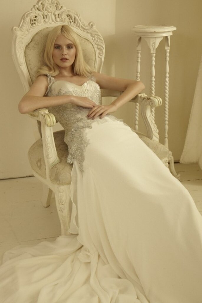 Elegante vestido de novia con aplicaciones - Foto Mariana Hardwick 2013