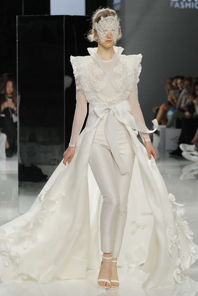 Vestido: Carla Ruiza I Foto: Barcelona Bridal Fashion Week