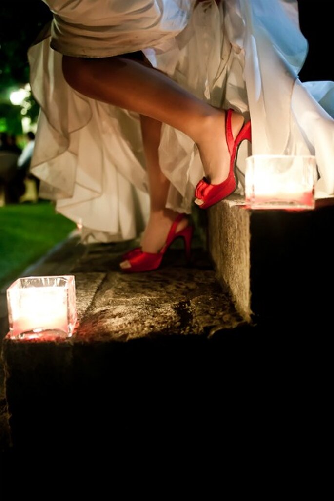 Zapatos rojos de novia- Foto: Valentín Gámiz