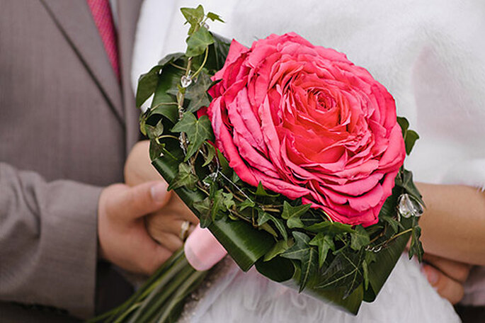 Bouquet de mariée composé de pétales de roses. Photo: Tu boda en Rosa