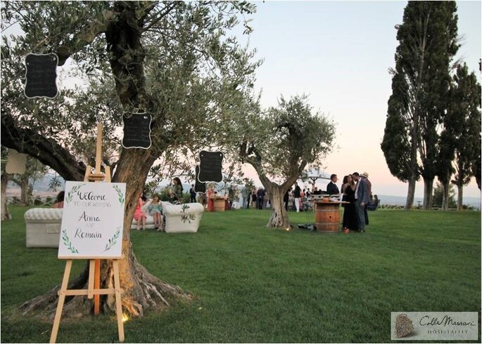 Réception de mariage en extérieur avec une superbe vue, en Toscane en Italie