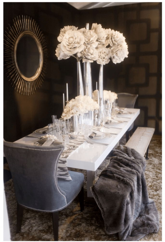 Centros de mesa altos con flores blancas para boda - Jessica Claire