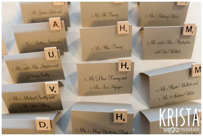 Juego de letras en tu boda con inspiración en el Scrabble. Foto: Krista Photography