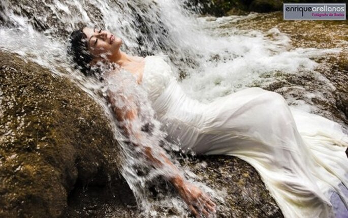 Sesión de fotos Trash the Dress bajo el agua - Foto Enrique Arellanos