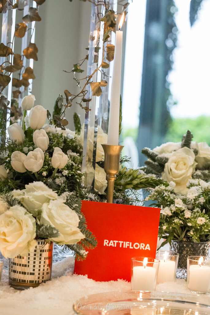 Rose bianche e dettagli delicati per RattiFlora
