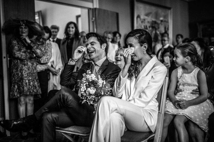 Le couple ému aux larmes lors de la cérémonie civile 