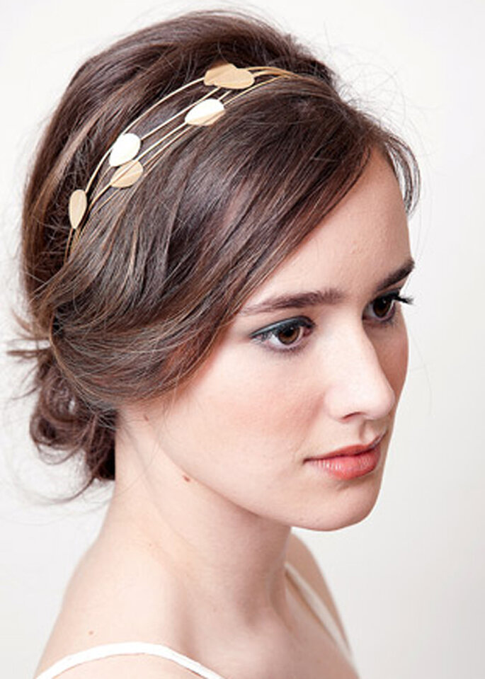 Diadema para novia en color dorado con detalles de hojas - Lia Terni
