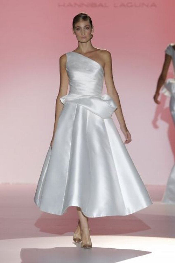 Vestido de novia blanco estilo retro de Hannibal Laguna 2015