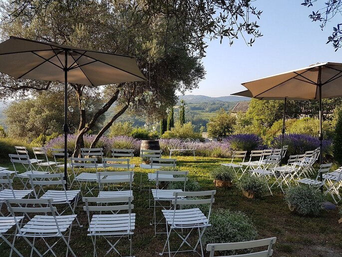 Espace pour une cérémonie de mariage en extérieur en Provence