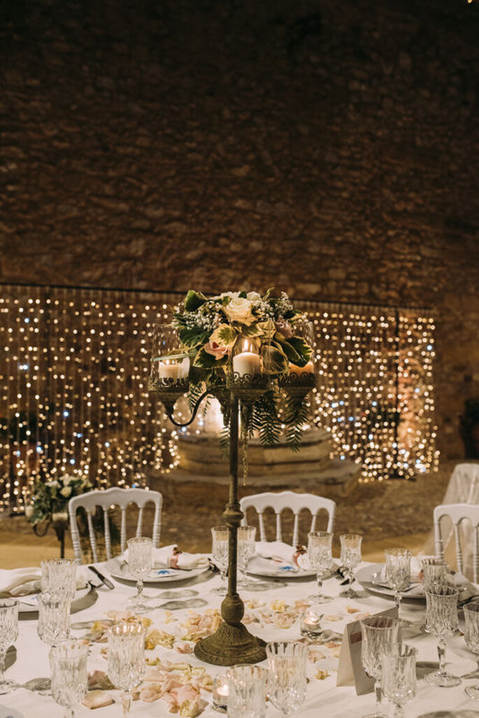 centrotavola con fiori e candele Il Salotto del Matrimonio di Antonio & Rossella