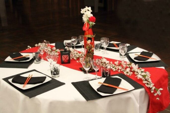 Une décoration de table adaptée aux saveurs : le petit détail choc. - Photo : Globe Traiteur