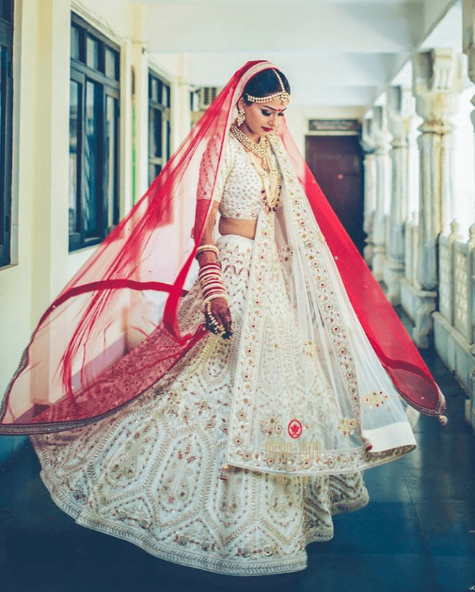 Top 75+ red and white bridal gowns latest