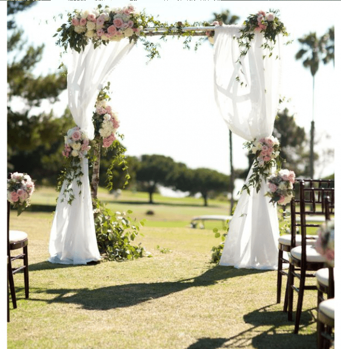 altar de boda con cortinas 