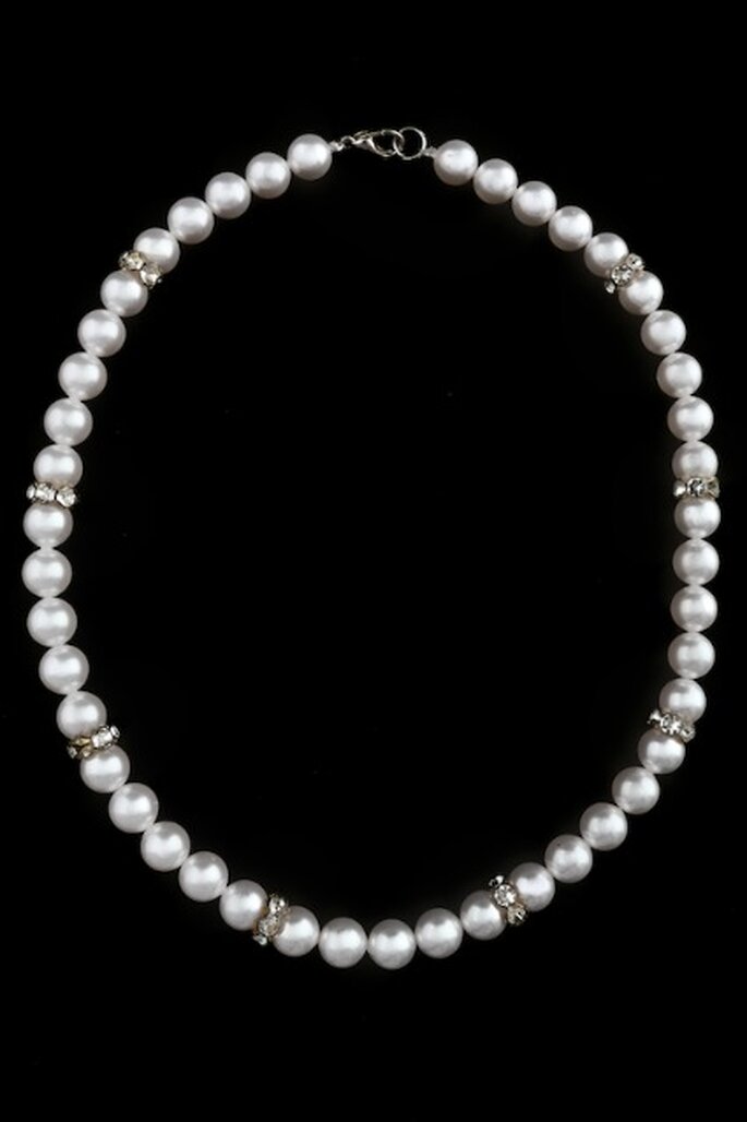 Collier Coton et Strass : ultra chic avec ses perles nacrées Swarovski et ses strass - Photo : Poésie des Perles