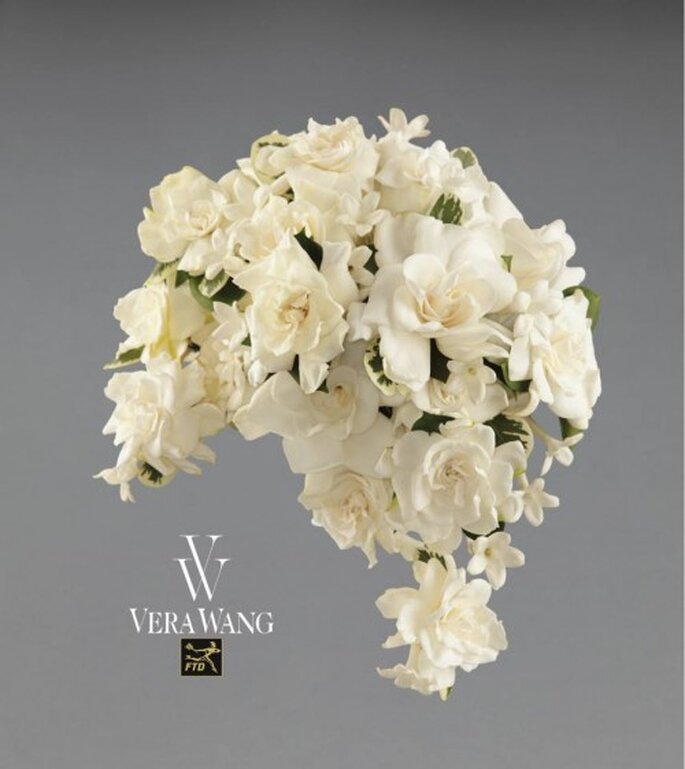 Elegante ramo de novia clásico diseñado por Vera Wang - Foto FTD Flowers