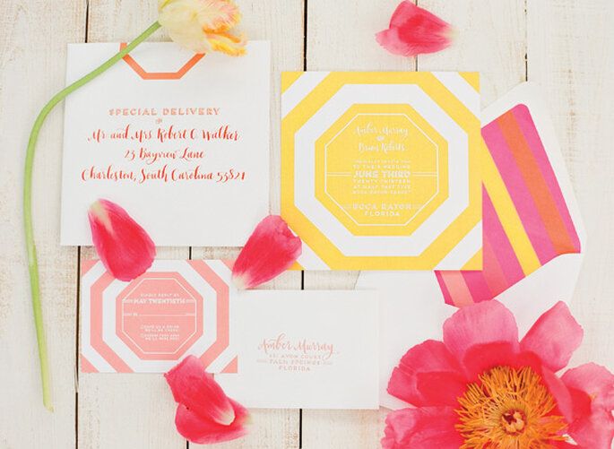 Invitaciones de boda decoradas con la energía de los colores cítricos - Foto KT Merry Photography