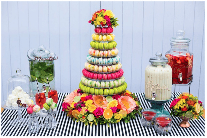 Macarons de colores como postre para tu boda - Foto Anneli Marinovich Photography