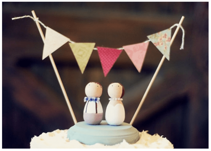 Muñecos originales estilo vintage para el pastel de bodas - Foto June Bug Company