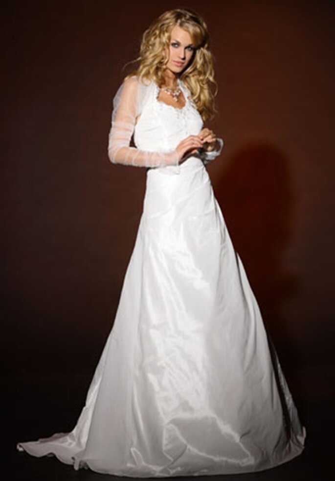 Hochzeitskleid mit Puffärmeln - Model BR7027 von Brinkman Photo Â© www.arnoldhenri.com