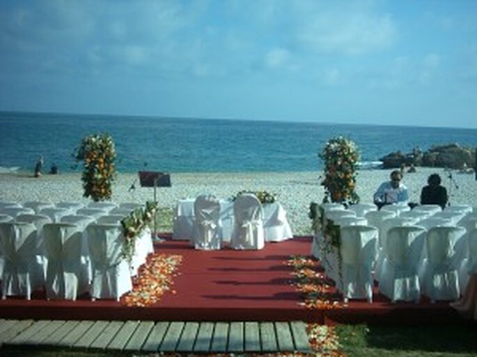 Una ceremonia en la playa organizada por E-Vents