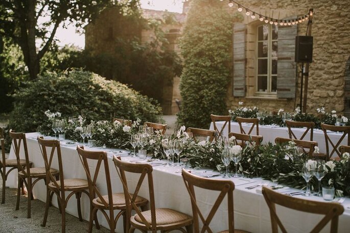 Repas de mariage en extérieur en Provence