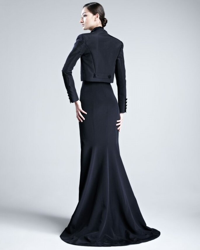 vestido de fiesta en color negro con cauda mediana y chaqueta fit a juego - Foto Bergdorf Goodman