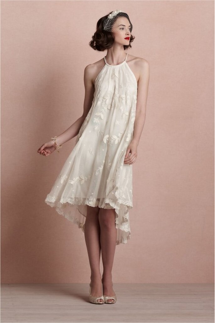 vestido de novia corto en color blanco con silueta amplia - Foto BHLDN